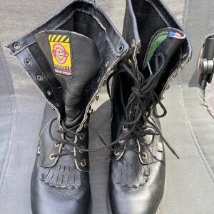 JUSTIN STEEL TOE LEATHER WORK BOOTS. THSES  ARE AMERICAN MADE